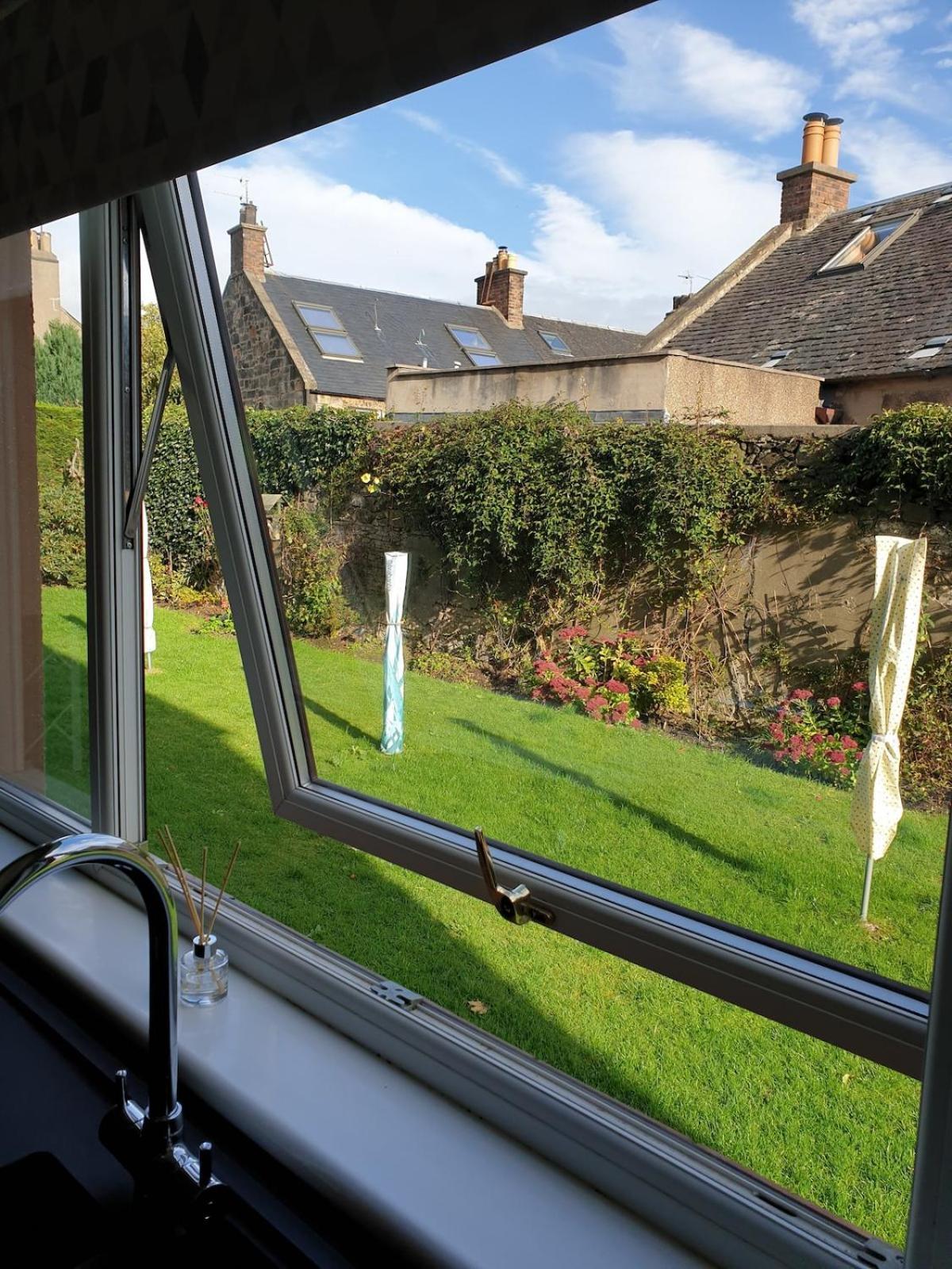 Modern Flat Near Murrayfield Stadium, Sleeps 4 * Édimbourg